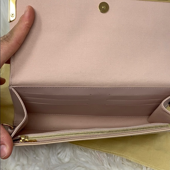 Authentic Louis Vuitton Rossmore MM Vernis Rose - Picture 7 of 15